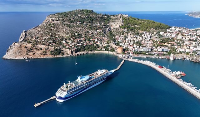 'Marella Discovery 2' kruvaziyeri, Alanya'ya 1739 turist getirdi