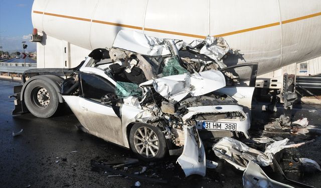 Mersin'de 3 aracın karıştığı zincirleme trafik kazasında 1 sürücü yaralandı