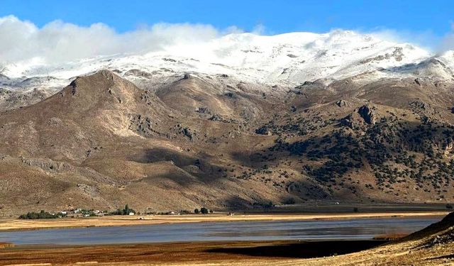 Muğla'nın yüksek kesimlerine mevsimin ilk karı yağdı