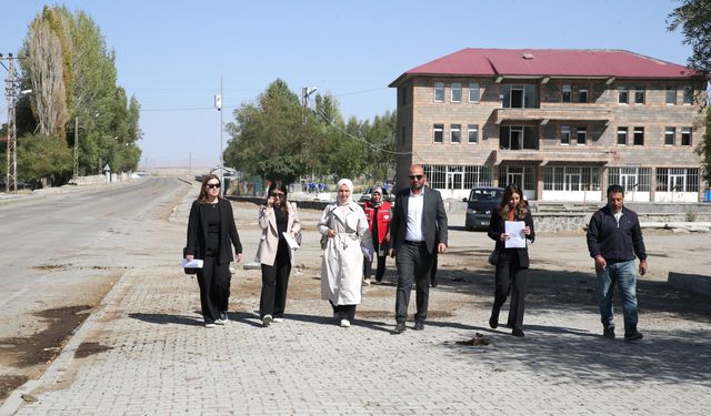 Muş'ta oluşturulan ekip okula devam etmeyen kız çocukları için seferber oldu