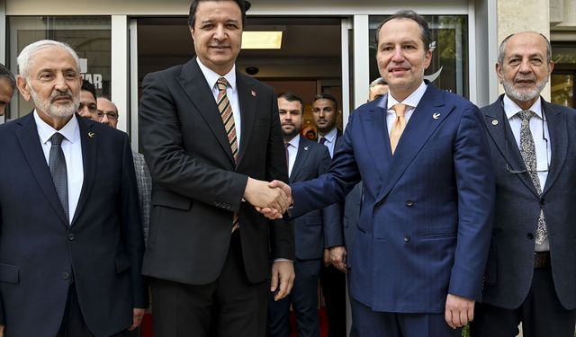 Saadet Partisi Genel Başkanı Arıkan, Yeniden Refah Partisi Genel Başkanı Erbakan'ı ziyaret etti