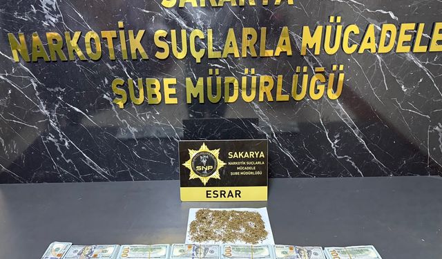 Sakarya'da uyuşturucu operasyonunda İstanbul'da kuyumcudan çalınan 130 bin dolar ele geçirildi