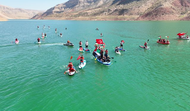 Siirt'te Küresel Sumud Filosu'na destek amacıyla Botan Çayı'na açıldılar
