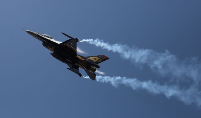 SOLOTÜRK Pamukkale'de gösteri uçuşu yaptı