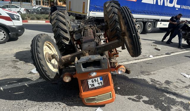 Uşak'ta 3 aracın karıştığı kazada 1 kişi yaralandı