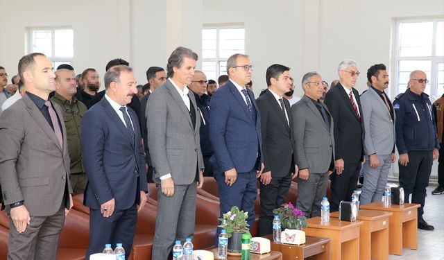 Yaygınlaşmaya başlayan 'floor curling' cezaevinde hükümlülere de öğretiliyor