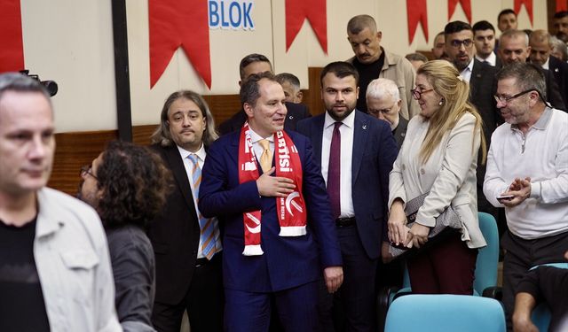 Yeniden Refah Partisi Genel Başkanı Erbakan, partisinin İzmir il kongresine katıldı