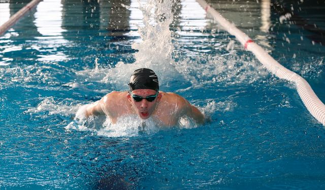 Yüzmede tarihe geçen otizmli genç, olimpiyat için kendinden emin