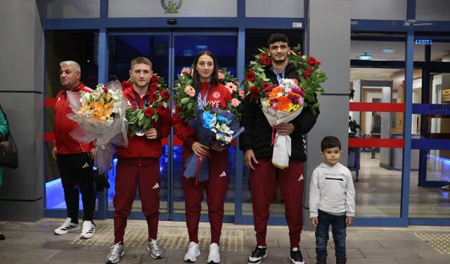 23 Yaş Altı Avrupa Boks Şampiyonası'nda derece elde eden sporcular Trabzon'da coşkuyla karşılandı