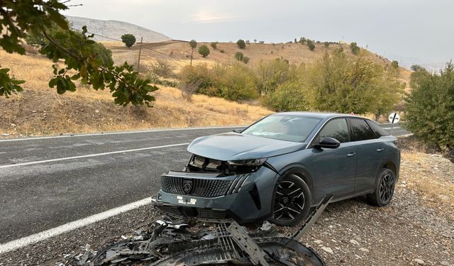 Adıyaman'da iki otomobilin çarpıştığı kazada 9 kişi yaralandı