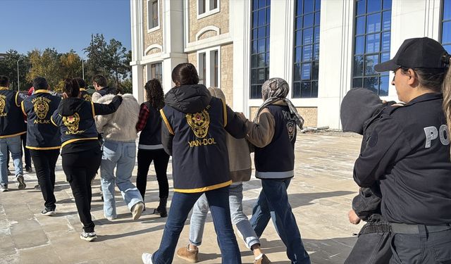 Adıyaman'da masaj salonlarına yönelik fuhuş operasyonunda yakalanan 6 şüpheli tutuklandı