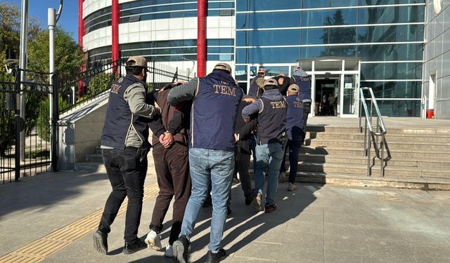 Adıyaman'da terör örgütü DEAŞ operasyonunda yakalanan 2 zanlı tutuklandı