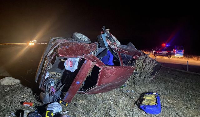 Afyonkarahisar'da şarampole devrilen otomobilin sürücüsü öldü