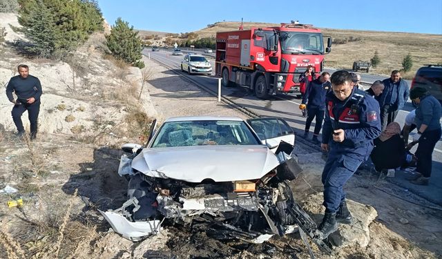 Afyonkarahisar'daki trafik kazasında 1 kişi öldü, 2 kişi yaralandı