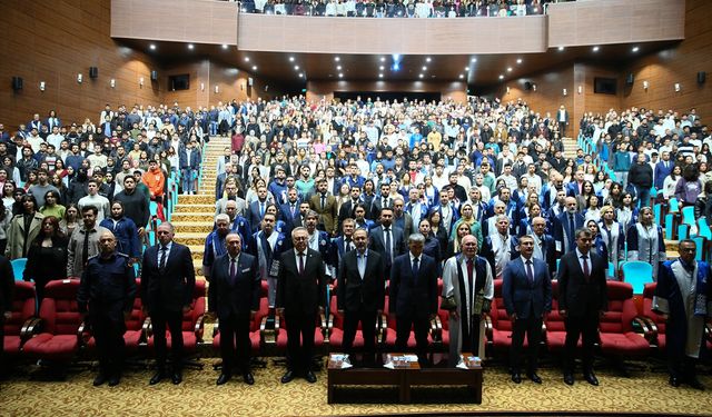AK Parti İzmir Milletvekili Kasapoğlu, Uşak'ta akademik yıl açılışında konuştu: