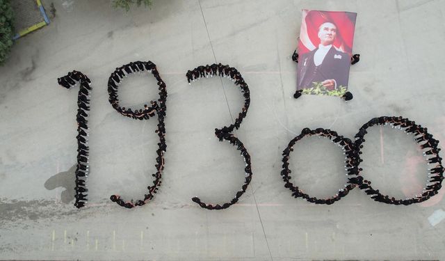 Amasya'da lise öğrencilerinden '1938' koreografisi