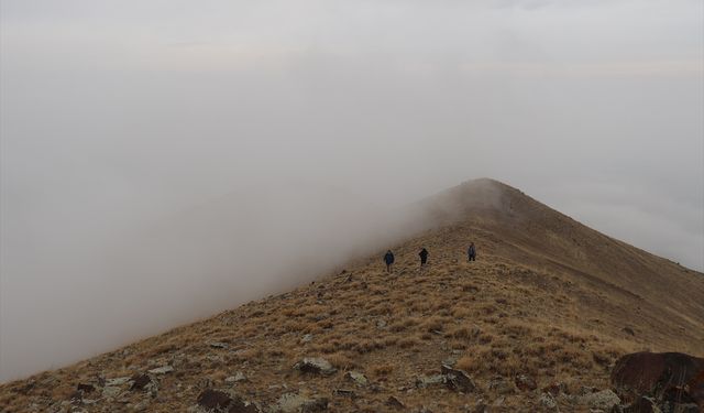 Aras Dağları sisler altında görüntülendi