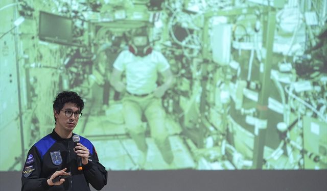 Astronot Tuva Cihangir Atasever, İzmir'de öğrencilerle buluştu