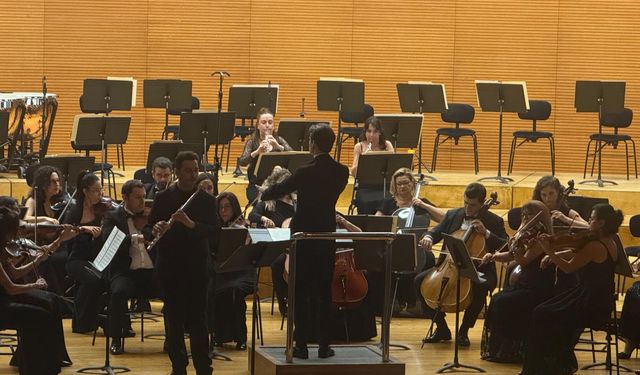 Bursa'da şef Maximilian Cem Haberstock ve flüt sanatçısı Denizcan Eren sahne aldı