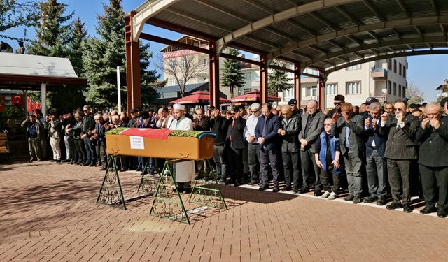 'Davulun efsanesi' Adem Göçer'in cenazesi memleketi Kırşehir'de defnedildi