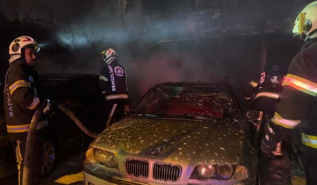 Denizli'de oto galeride çıkan yangında 5 araç hasar gördü