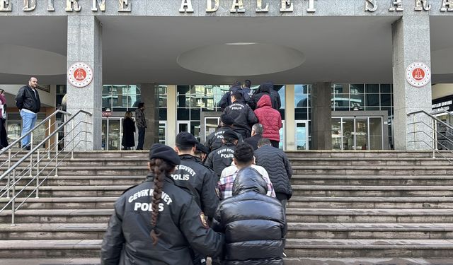 Edirne merkezli yasa dışı bahis operasyonunda gözaltına alınan şüpheliler adliyede
