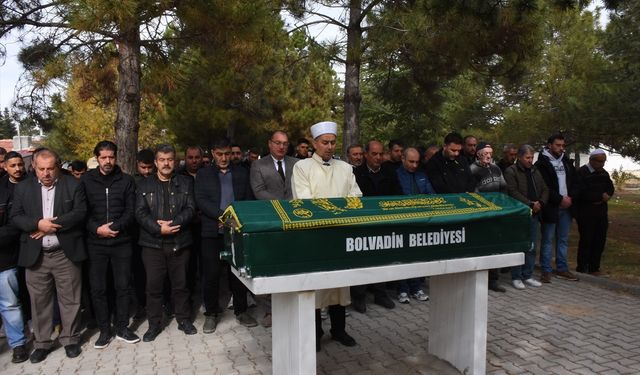 Fatih'te zehirlenme şüphesiyle ölen Servet Böcek'in cenazesi Afyonkarahisar'da defnedildi
