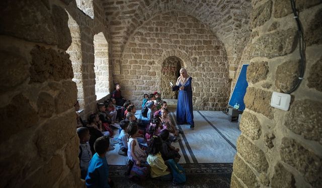 Gazze'de Eyyubiler'den kalma tarihi okul, 2 yıl eğitimden uzak kalan öğrencilere kapılarını açtı