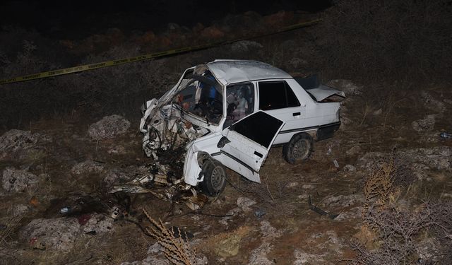 GÜNCELLEME - Kahramanmaraş'ta devrilen otomobilin sürücüsü ile eşi öldü