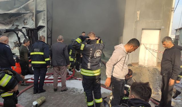 Kocaeli'de parfüm deposunda çıkan yangında 6 kişi hayatını kaybetti
