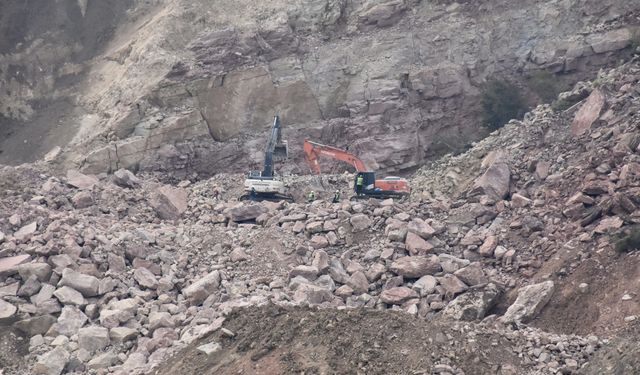 GÜNCELLEME - Ordu'da taş ocağı şantiyesinde göçük altında kalan işçinin cenazesine ulaşıldı