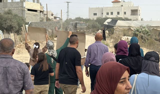 İsrail'in yerinden ettiği Filistinliler, Batı Şeria'da evlerine dönmek için gösteri düzenledi