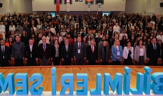 İzmir'de Ulusal Kutup Bilimleri Sempozyumu ve Kutup Şenliği başladı