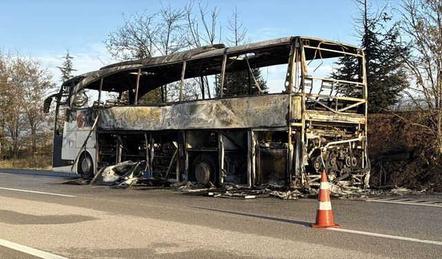 Karabük'te seyir halindeki yolcu otobüsü yandı
