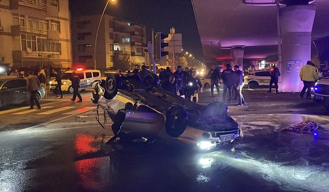 Kayseri'de polisin 'dur' ihtarına uymayan aracın devrilmesi sonucu 2 kişi yaralandı