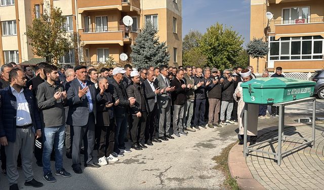 Kütahya'da vefat eden 'Cep Herkülü' Süleymanoğlu'nun antrenörü Pekünlü'nün cenazesi defnedildi