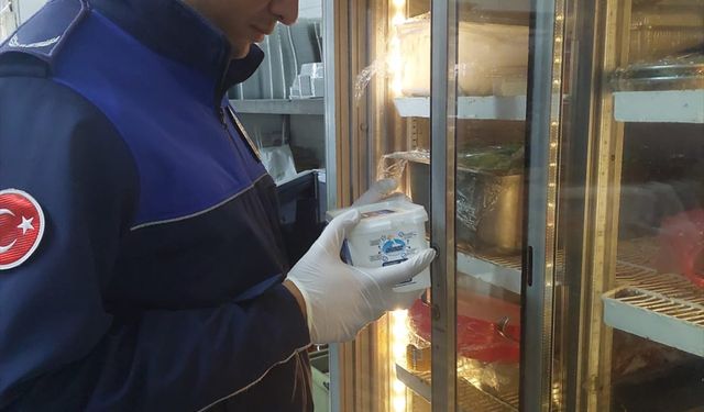 Marmaris'te tarihi geçmiş gıda ürünlerine el konuldu