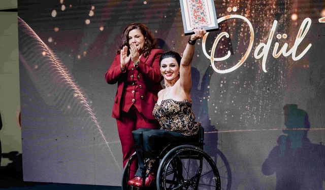 Milli para dansçı Yeliz Güllü, KKTC'de ödül aldı