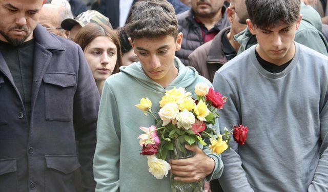 Muğla'da zehirlenme şüphesiyle ölen genç kız defnedildi