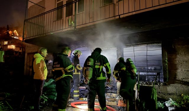 Rize'de bir binada çıkan yangında hasar oluştu