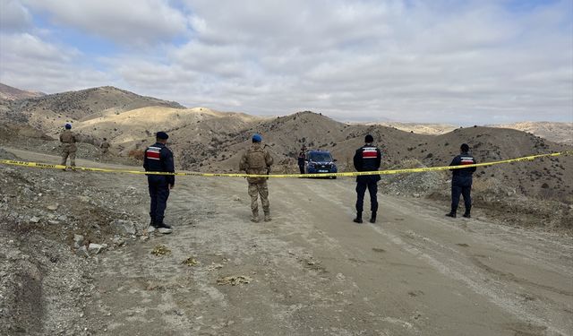 Sivas'ta demir madeni ocağında göçük altında kalan işçiyi arama çalışmalarına ara verildi