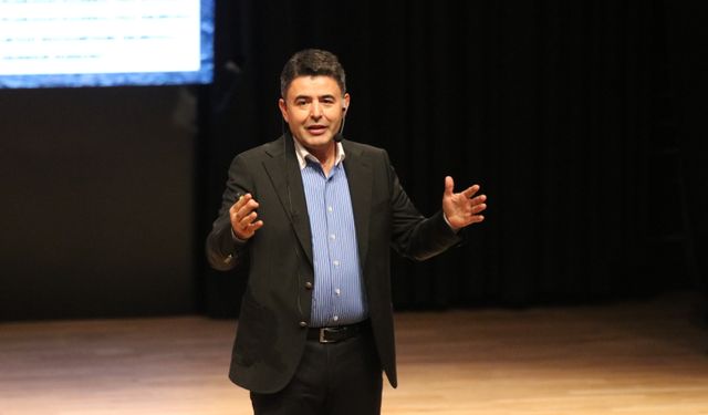 Ulaştırma ve Altyapı Bakan Yardımcısı Boyraz, Kocaeli'de üniversite öğrencilerine yatırımları anlattı: