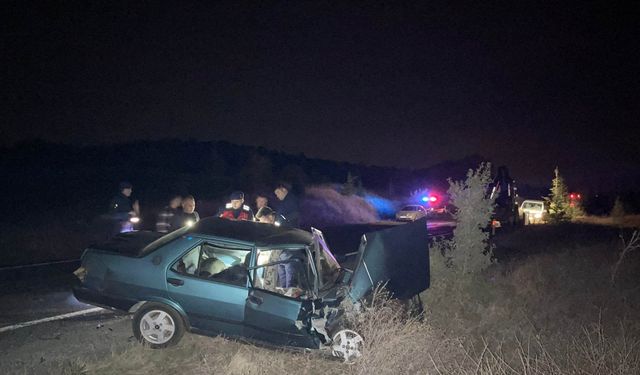 Uşak'ta kepçeyle çarpışan otomobildeki baba öldü, oğlu yaralandı