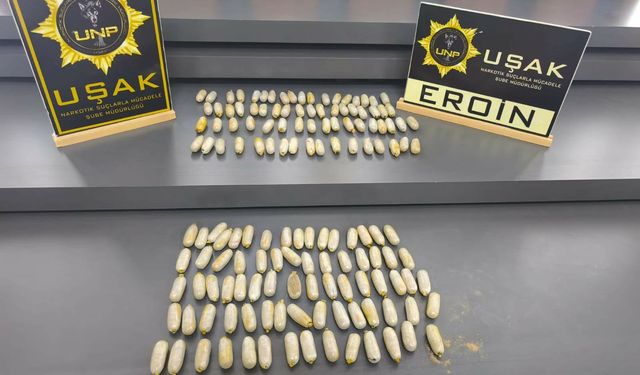 Uşak'ta midelerinde 1 kilo 100 gram uyuşturucu bulunan 2 şüpheli tutuklandı