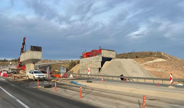 Uşak'ta üst geçit inşaatından düşen işçi öldü