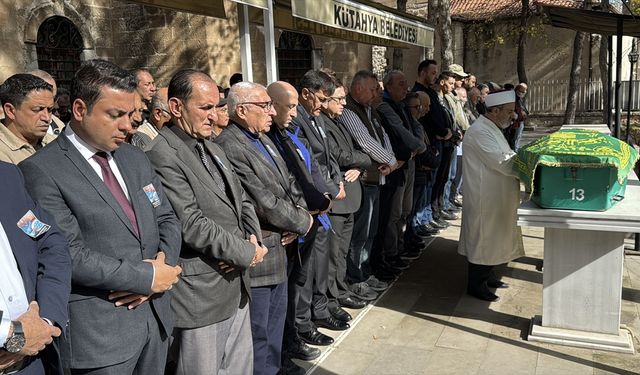 Yaşayan İnsan Hazinesi Ödülü sahibi çini sanatçısı Üstünkaya'nın cenazesi defnedildi