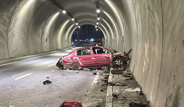 Zonguldak'ta tünelin duvarına çarpan otomobildeki 2 kişi yaralandı