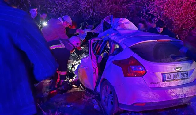 Afyonkarahisar'da beton mikseriyle çarpışan otomobilin sürücüsü hayatını kaybetti