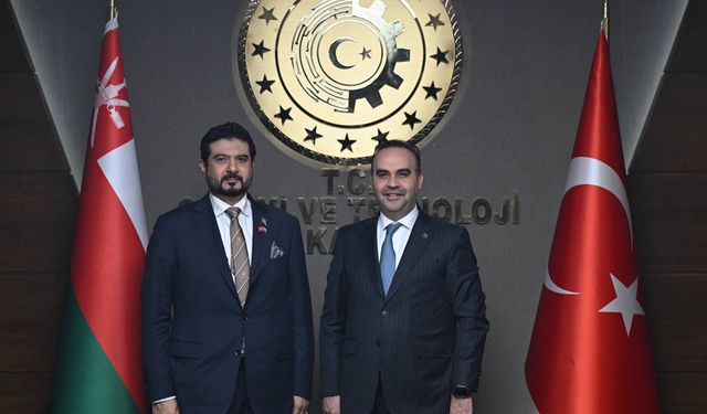 Bakan Kacır, Umman Ticaret, Sanayi ve Yatırım Teşvik Bakanı Yousef ile görüştü