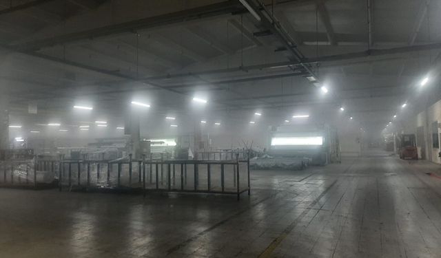 Bilecik'te fabrikada çıkan yangında dumandan etkilenen 3 işçi hastaneye kaldırıldı